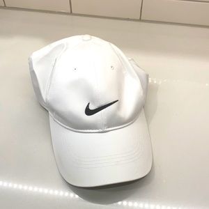 Unisex white Nike hat